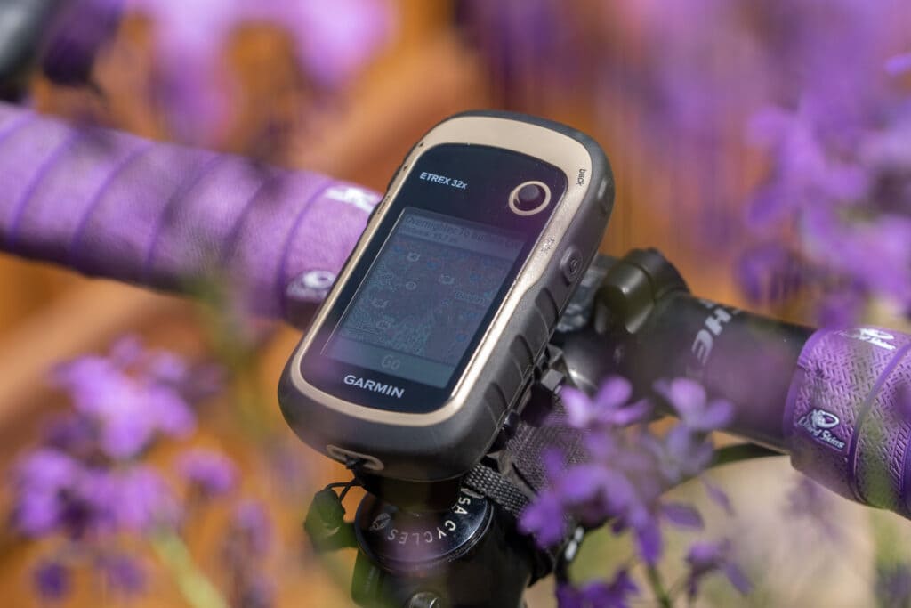 garmin eTrexx x GPS device on bicycle handle